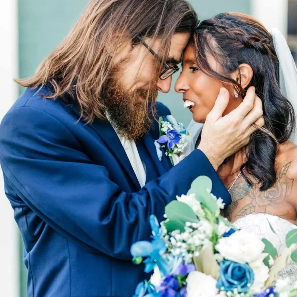 Woman with Rare Autoimmune Dis.ease Has ‘Unforgettable’ Wedding Thanks to $50K Worth of Donations